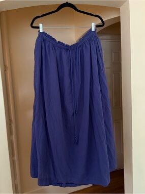 Free people seaside solid skirt and bodysuit
L, could fit xl sizes 10-14 easily